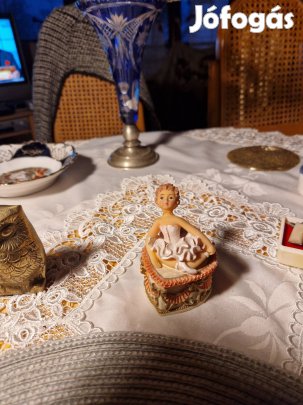 Balerina ékszertartó dobozka