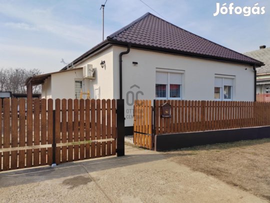 Balkányban teljeskörűen felújított családi ház eladó