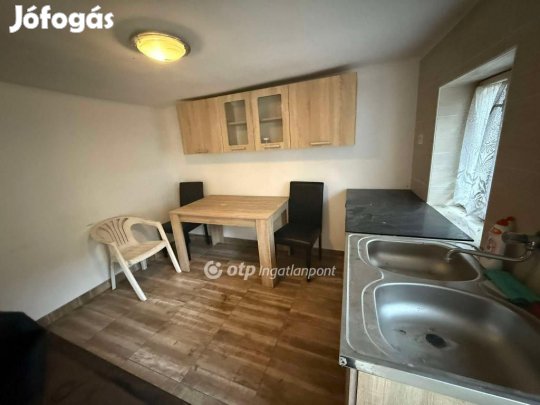 Balkányi 100 nm-es ház eladó