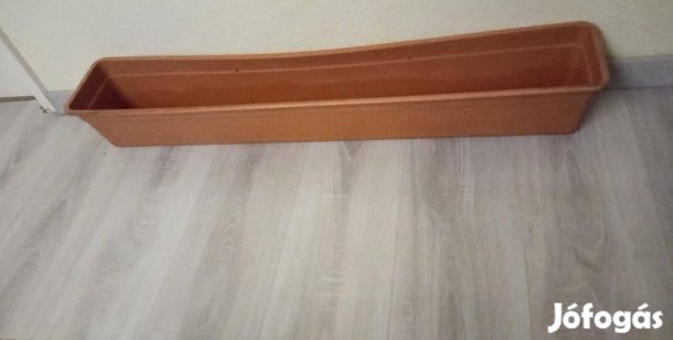 Balkonláda műanyag 1 m -es 500 Ft