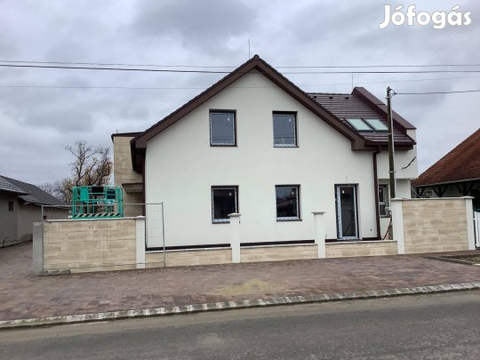 Balmazújváros kertvárosi részén sorházi lakás eladó!