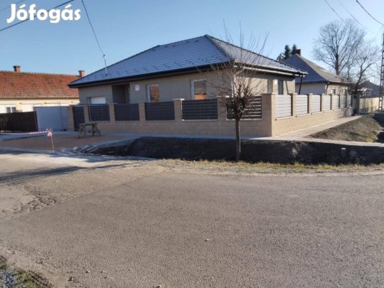 Balmazújváros településen 4 szobás családi ház eladó