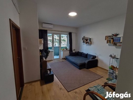 Balváros közelében 72 nm-es, 1 emeleti 2 szoba nappalis lakás eladó