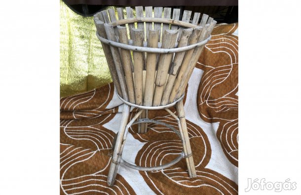 Bambusz virágtartó állvány 2500 Ft