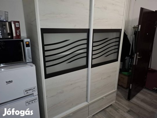 Bankok tolóajtós gardrób 