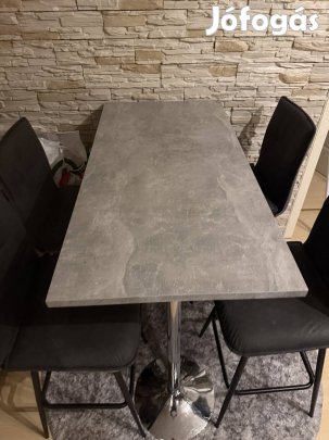 Bár asztal székekkel 