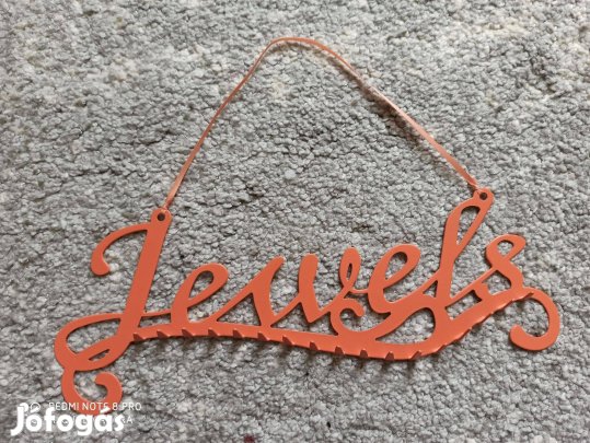 Barack színű fém ékszertartó falra akasztható