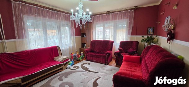 Baracs családi ház eladó