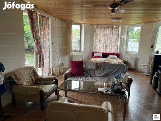 Baracska, Virág utca, 155 m2-es, 2 generációs, családi ház, 3 szobás