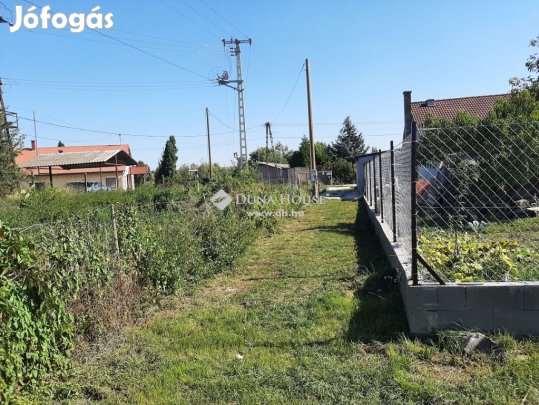 Baracskai eladó 1169 nm-es telek