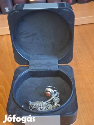 Baraka jelzésű doboz kb 19 gr tört ezüsttel