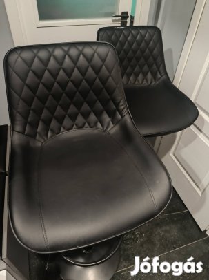 Bárasztal és két bárszék 