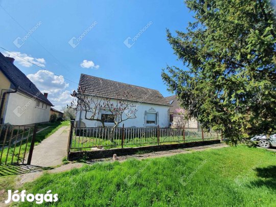 Barátságos otthon eladó Hobolban!