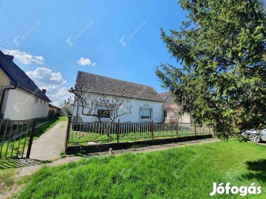 Barátságos otthon eladó Hobolban!