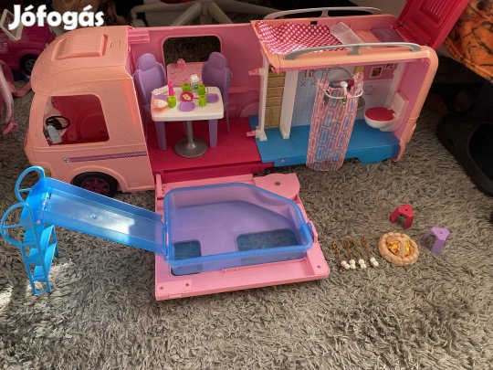 Barbie álom lakóautó