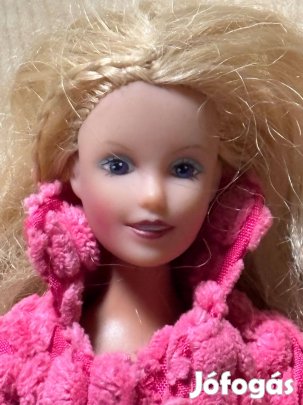 Barbie baba köntösben