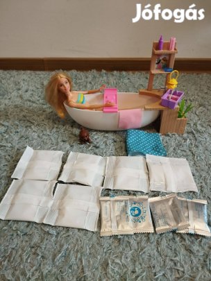 Barbie feltöltődés fürdőszoba szett babával és fürdősóval