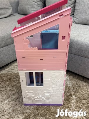 Barbie ház, ajándék babával 