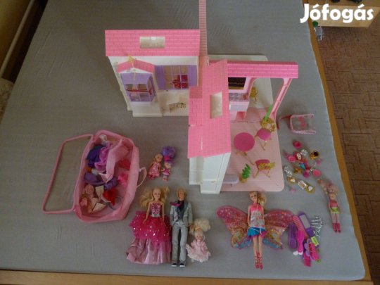 Barbie ház összecsukható a képen látható tartozékokkal eladó.Átvehető