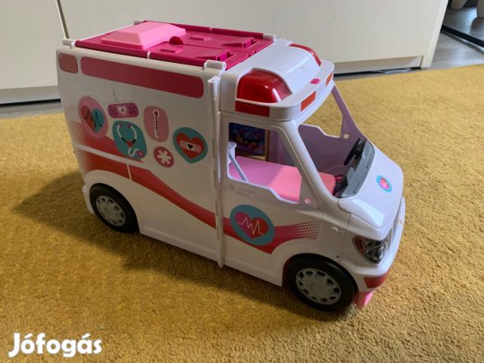 Barbie mentőautó