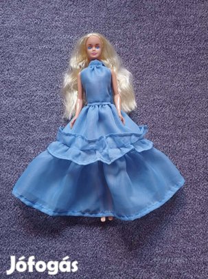 Barbie méretű baba új ruhában
