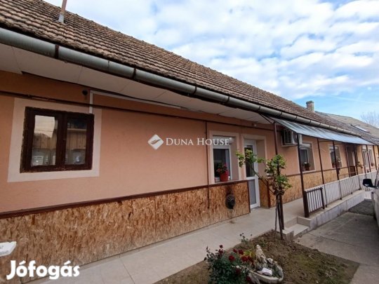 Bári 146 nm-es ház eladó