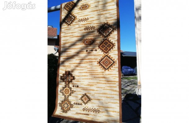 Barna bézs színű futószőnyeg