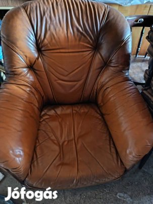 Barna bőr fotel