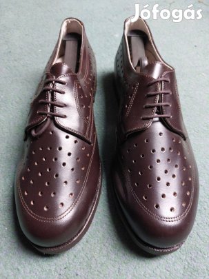 Barna bőr lyukacsos félcipő