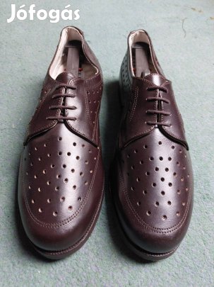 Barna bőr lyukacsos félcipő