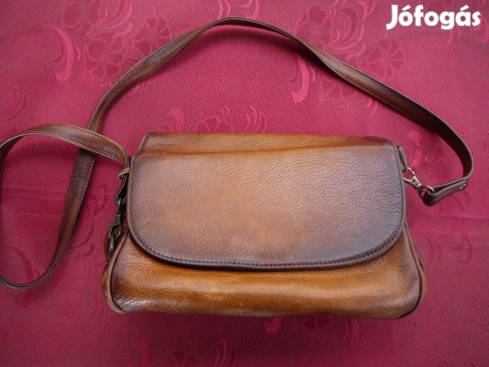 Barna bőr válltáska