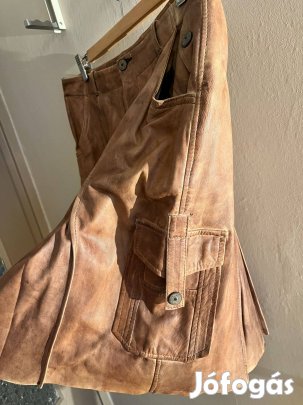 Barna bőrszoknya