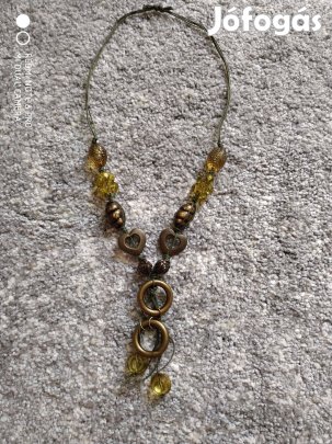 Barna dekoratív nyaklánc