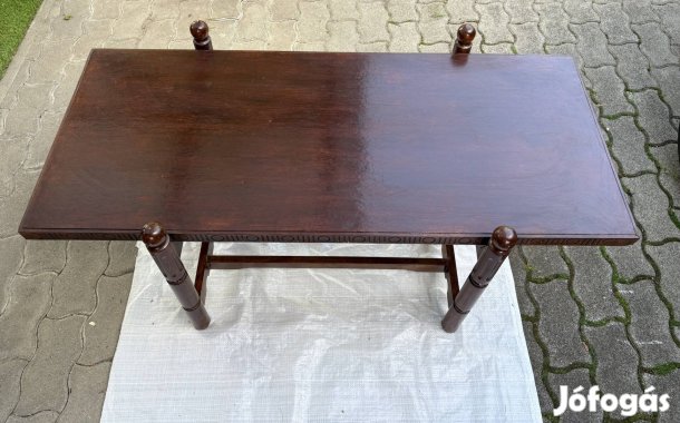 Barna dohányzóasztal