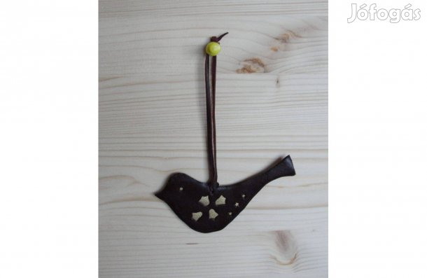 Barna egyedi bőr madár dekoráció akasztóval 10 cm_