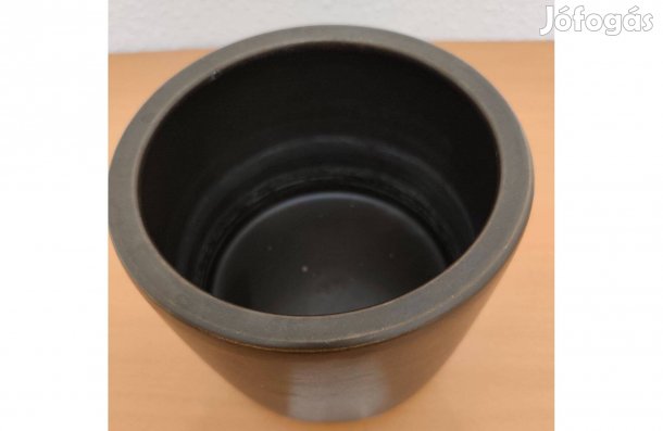 Barna egyenesvonalú kaspó