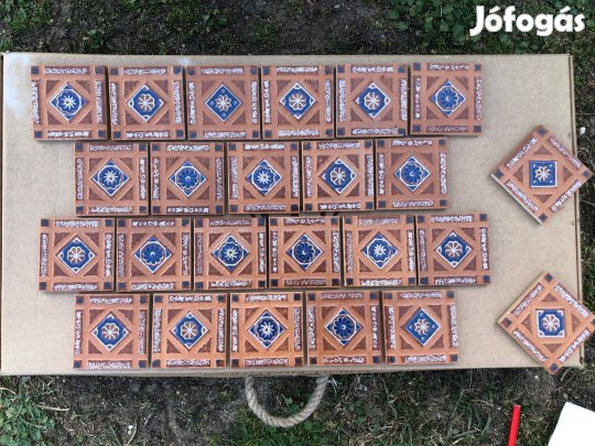 Barna és kék csempe