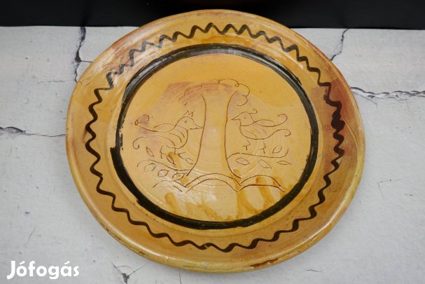 Barna fali dísztányér 28 cm két madár minta