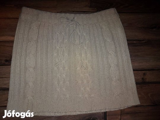 Barna kötött szoknya