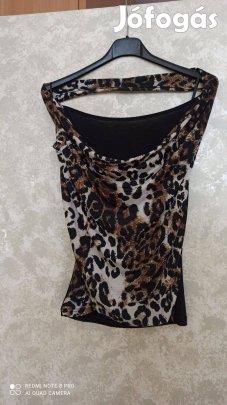 Barna leopárdmintás ejtett nyakú felső