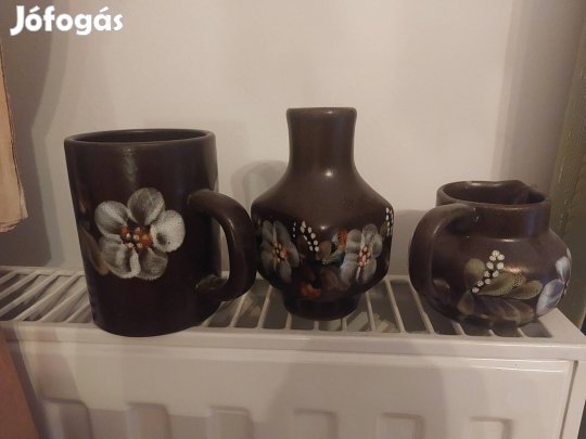 Barna mázas kerámiák váza, bögre, csupor