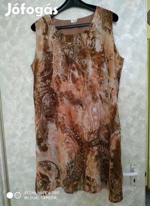 Barna mintás elől enyhén csillámos ruha 48-50-es
