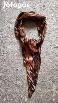 Barna mintás vékony sál