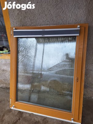 Barna műanyag ablakok.