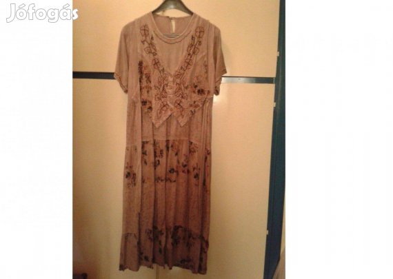 Barna nagyméretű indiai ruha