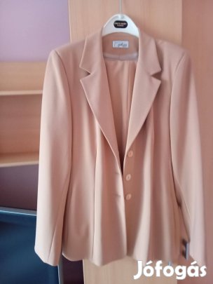 Barna női nadrágkosztüm