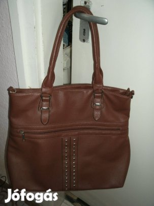 Barna női táska felül cipzáras , egyterű a táska 38 x 36 cm