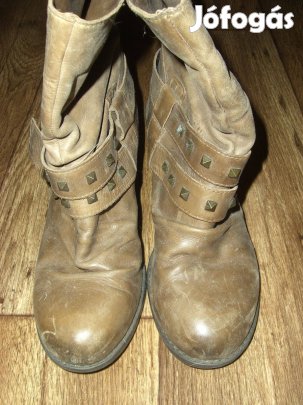 Barna szegecses csatos bőr bokacsizma - 39