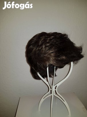 Barna színű paróka megkímélt állapotban