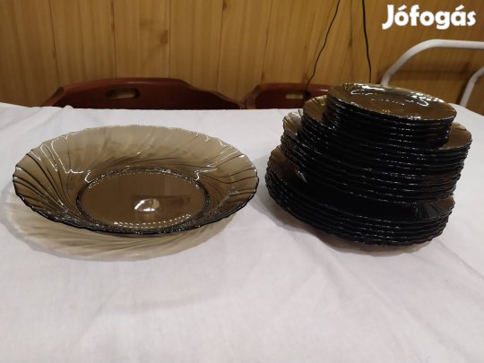 Barna színű üveg étkészlet 